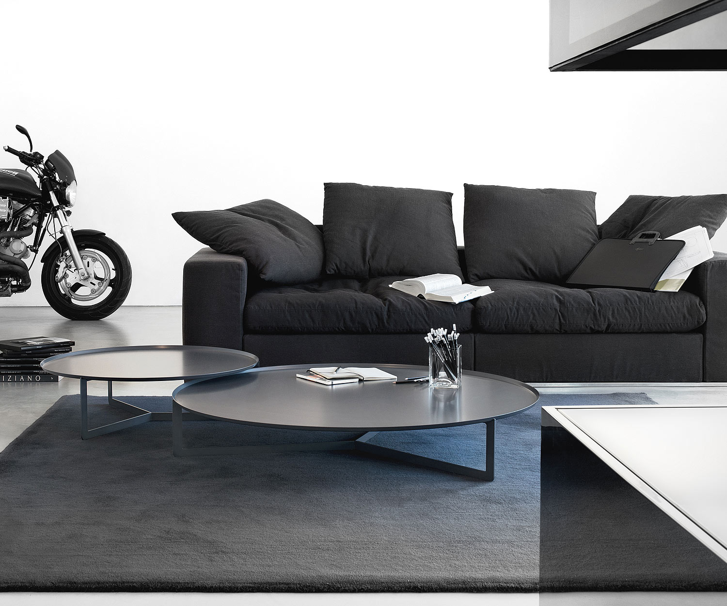 Collection moderne de tables basses MEME Design Round