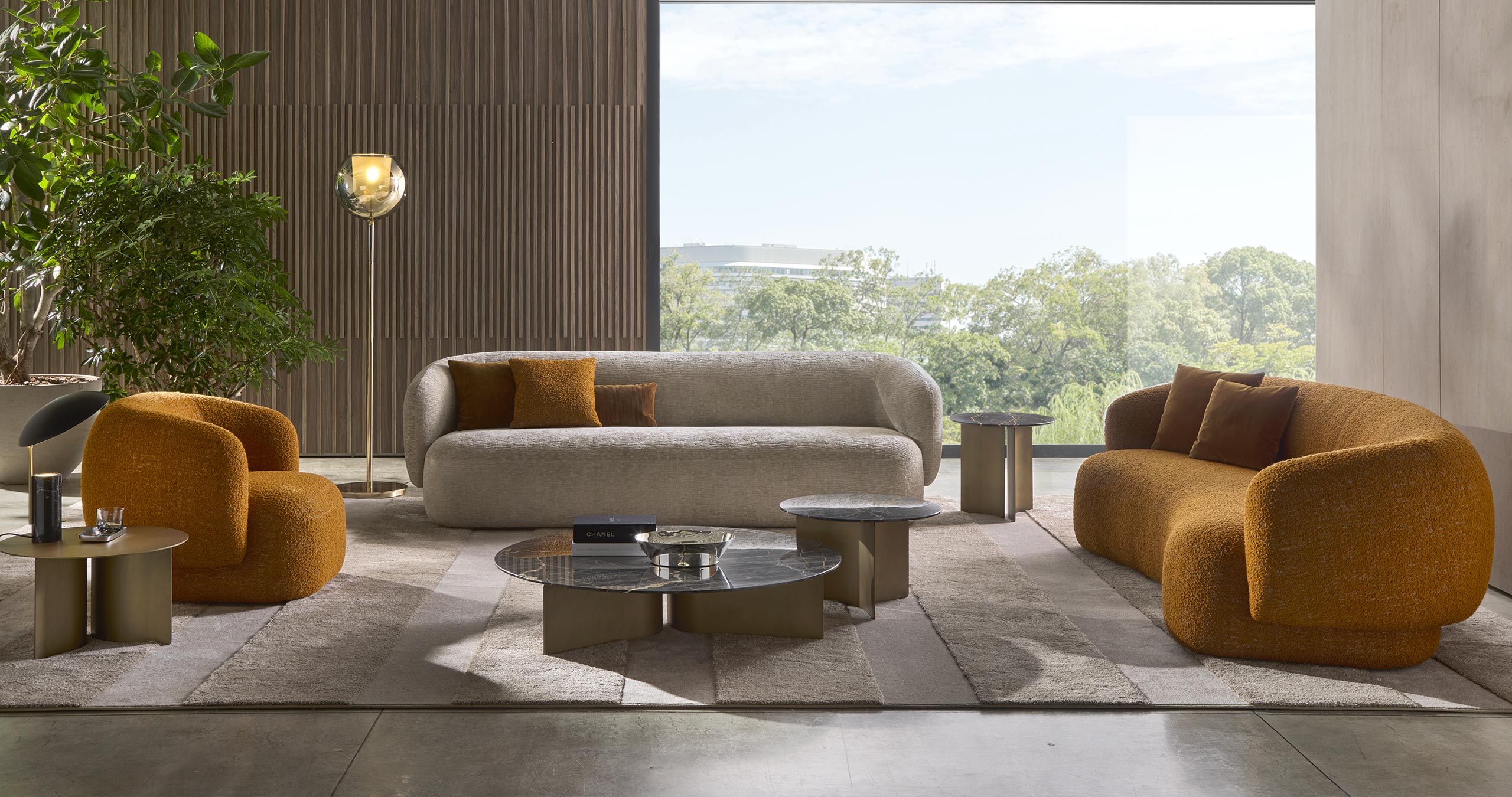Großes Wohnzimmer mit rundem Design Sofa Marelli Noah Großes Wohnzimmer mit rundem Design Sofa Marelli Noah