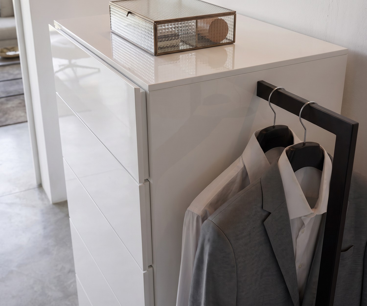 Novamobili Commode haute design avec penderie plus tringle Novamobili Commode haute design avec penderie plus tringle