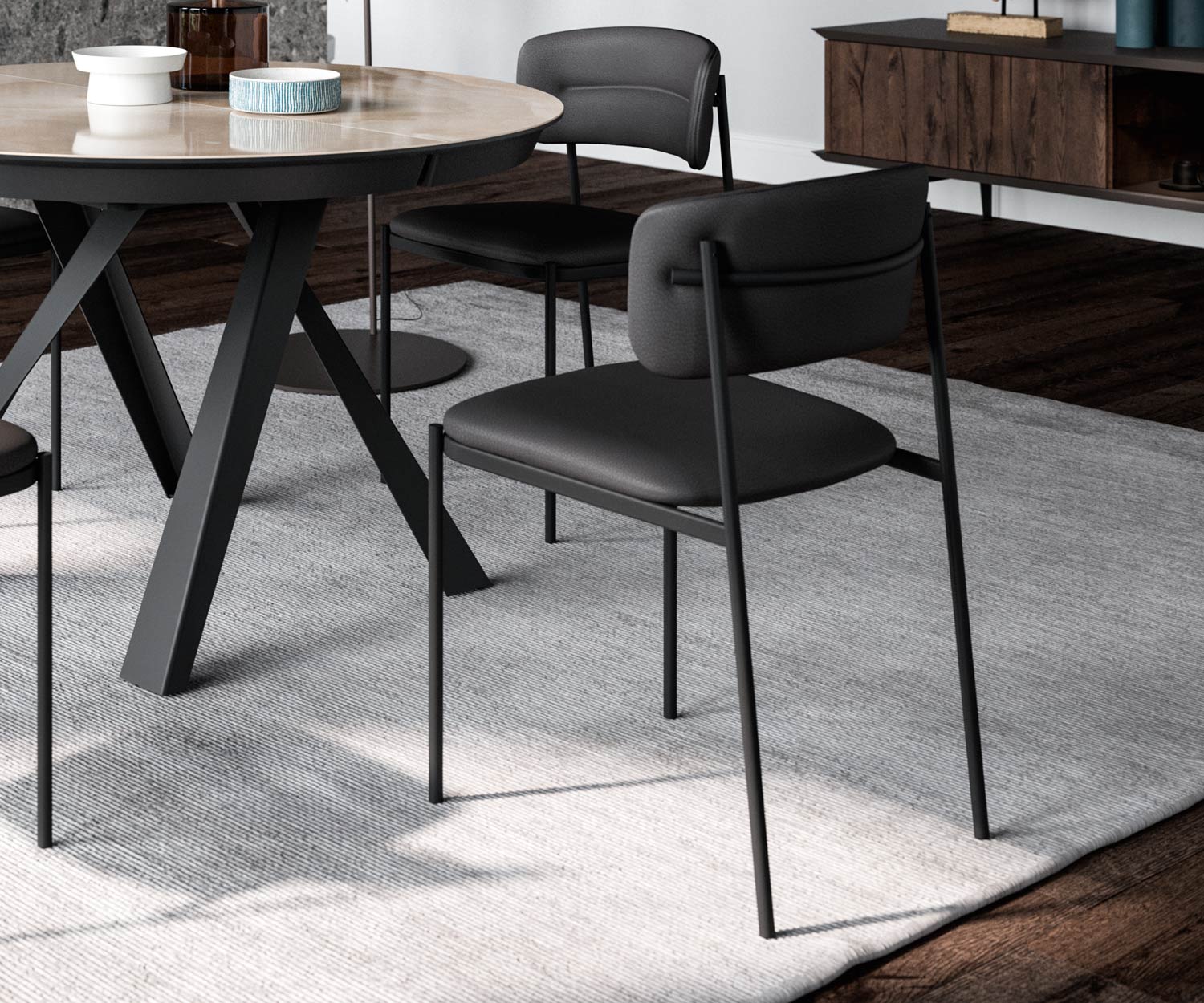 Chaise en métal de haute qualité avec rembourrage en cuir