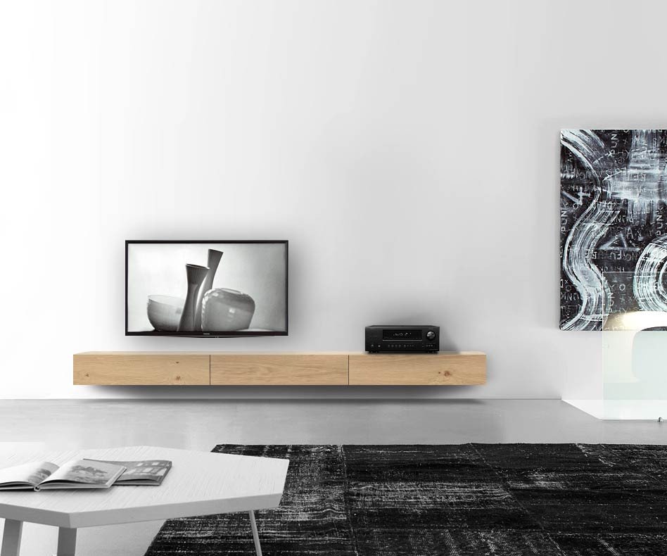 Un chiffon sec suffit amplement pour l'entretien du configurateur de meuble TV bas en bois Livitalia
