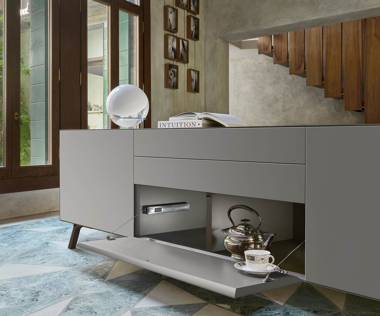 Moderne Livitalia Minimal 20 Design Sideboard avec porte abattante ouverte Moderne Livitalia Minimal 20 Design Sideboard avec porte abattante ouverte