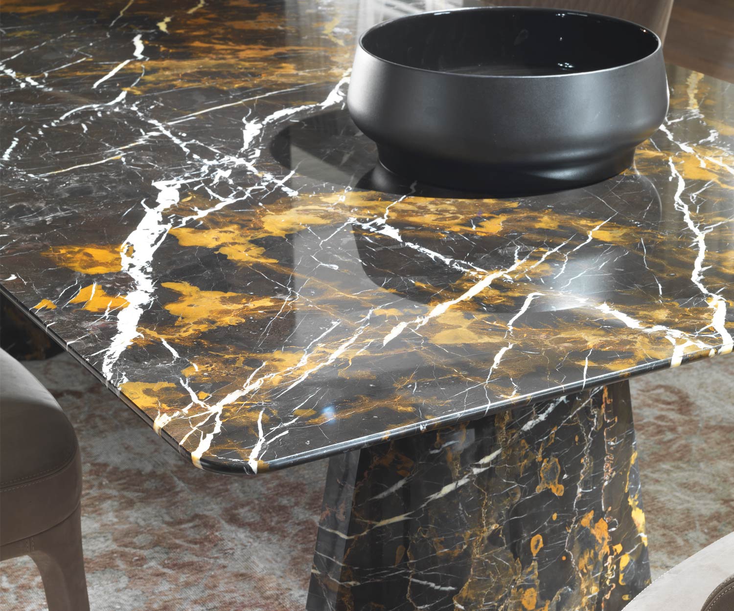 Table de salle à manger design de haute qualité en marbre veiné Black and Gold Table de salle à manger design de haute qualité en marbre veiné Black and Gold