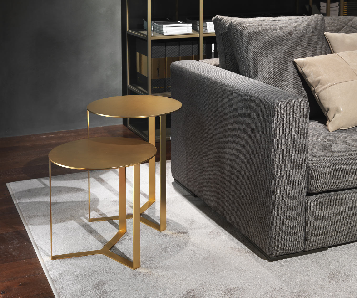 Table d'appoint moderne Marelli Clip laiton brossé Table d'appoint moderne Marelli Clip laiton brossé