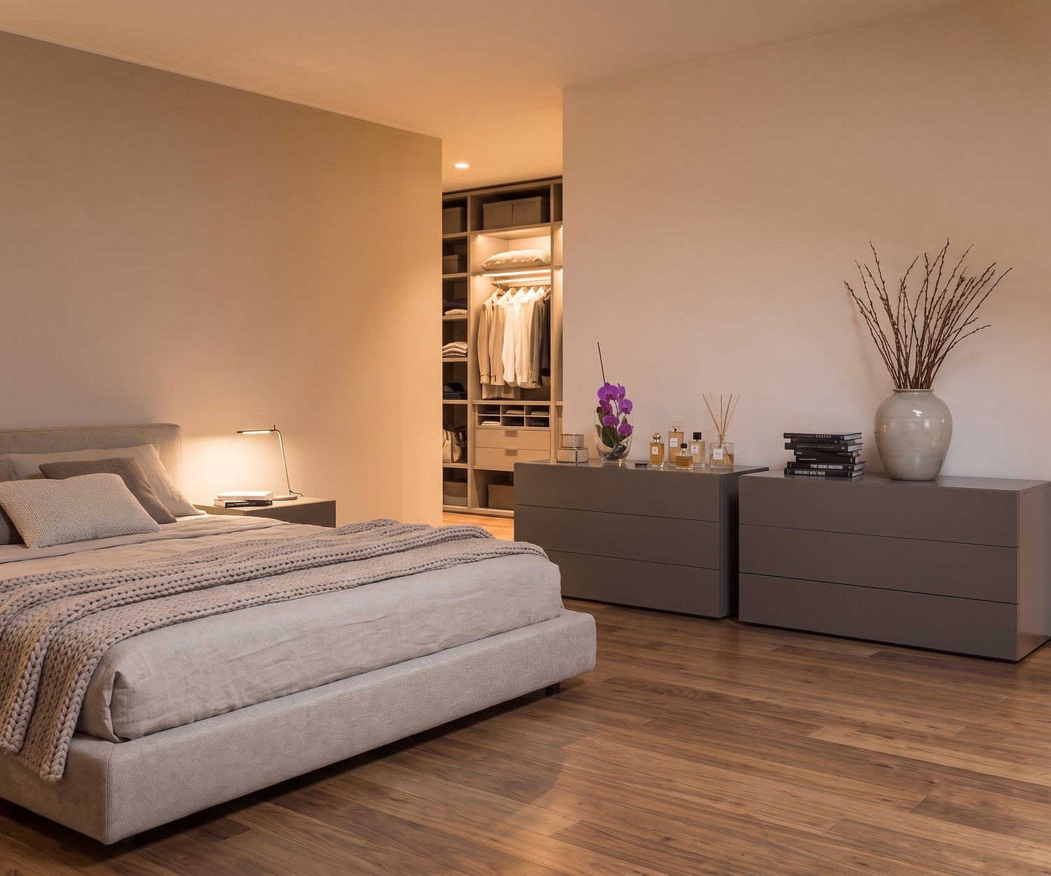 Commode moderne Novamobili Easy à 3 tiroirs Commode Novamobili Easy à 3 tiroirs dans une chambre moderne, buffet gris minimaliste offrant un rangement élégant