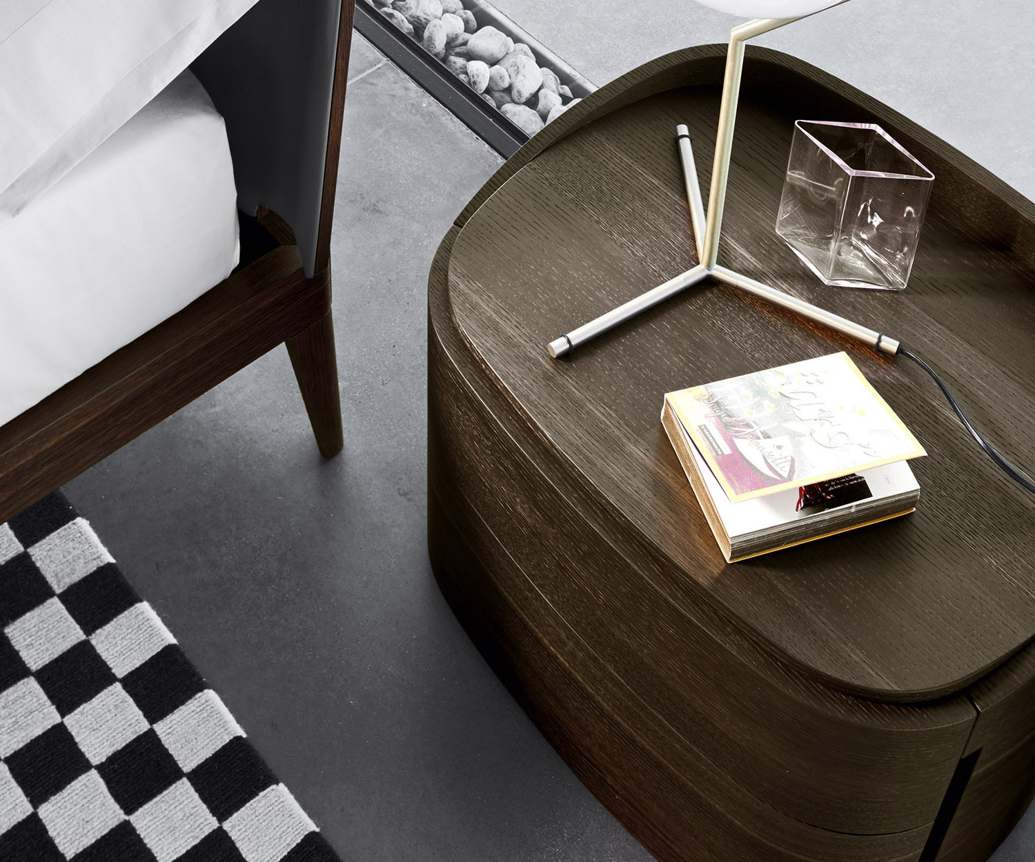 Livitalia Table de nuit design en bois de haute qualité Round avec profilé à bords arrondis Livitalia Table de nuit design en bois de haute qualité Round avec profilé à bords arrondis