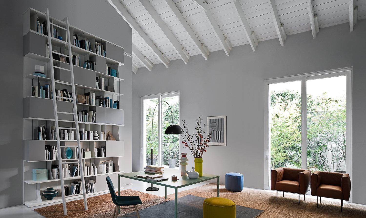 &Eacute;tag&egrave;re design haute avec &eacute;chelle