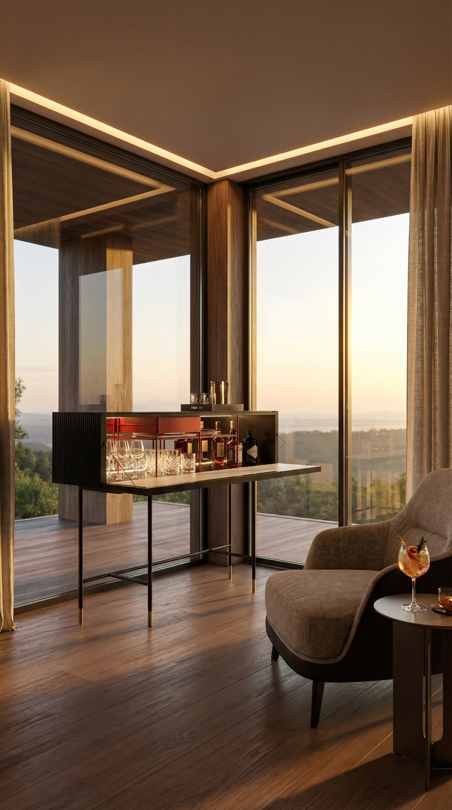 Capo d´Opera Aero Bar Sideboard ouvert, avec des verres et des bouteilles scintillants dans la lumière du soir. Capo d´Opera Aero Bar Sideboard ouvert, avec des verres et des bouteilles scintillants dans la lumière du soir.