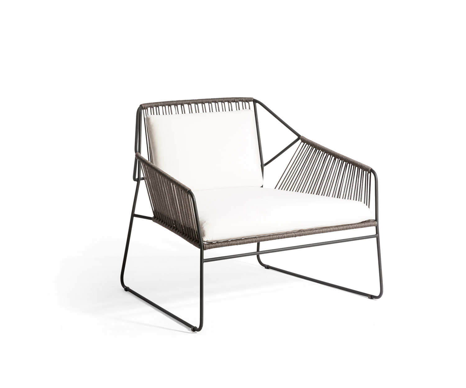 Oasiq Sandur Schnur Fauteuil design avec structure gris foncé et coussin d'assise blanc Oasiq Sandur Schnur Fauteuil design avec structure gris foncé et coussin d'assise blanc