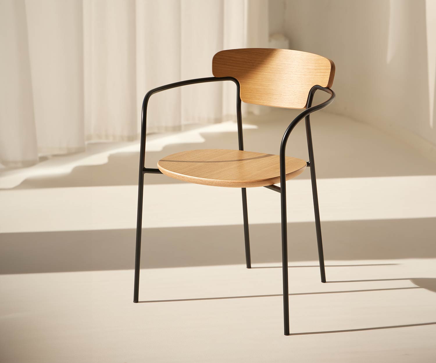 Punt Chaise en bois de pécan