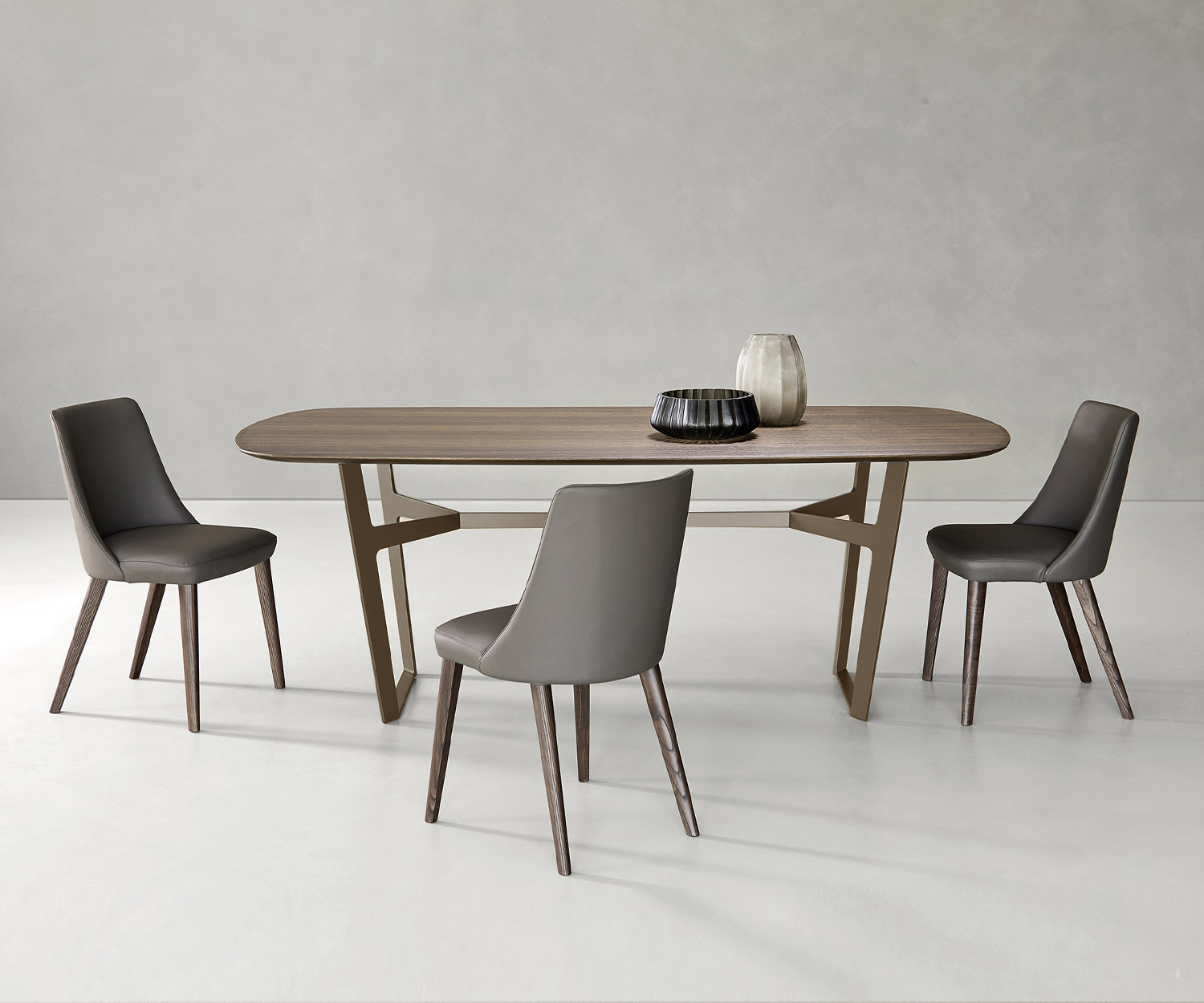 Exclusif Livitalia Table de salle à manger design Obi piètement métallique en bois plaqué chêne