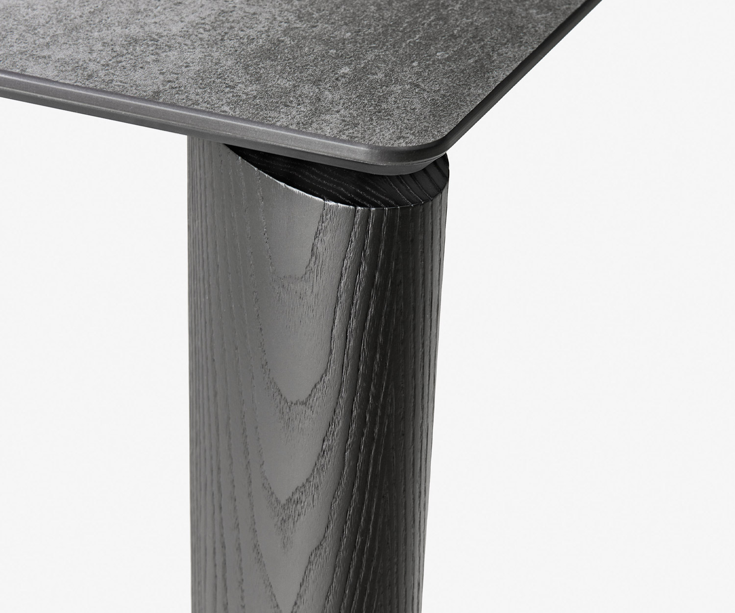 Table de salle à manger extensible Livitalia Desco Design en détail le pied de table en frêne massif