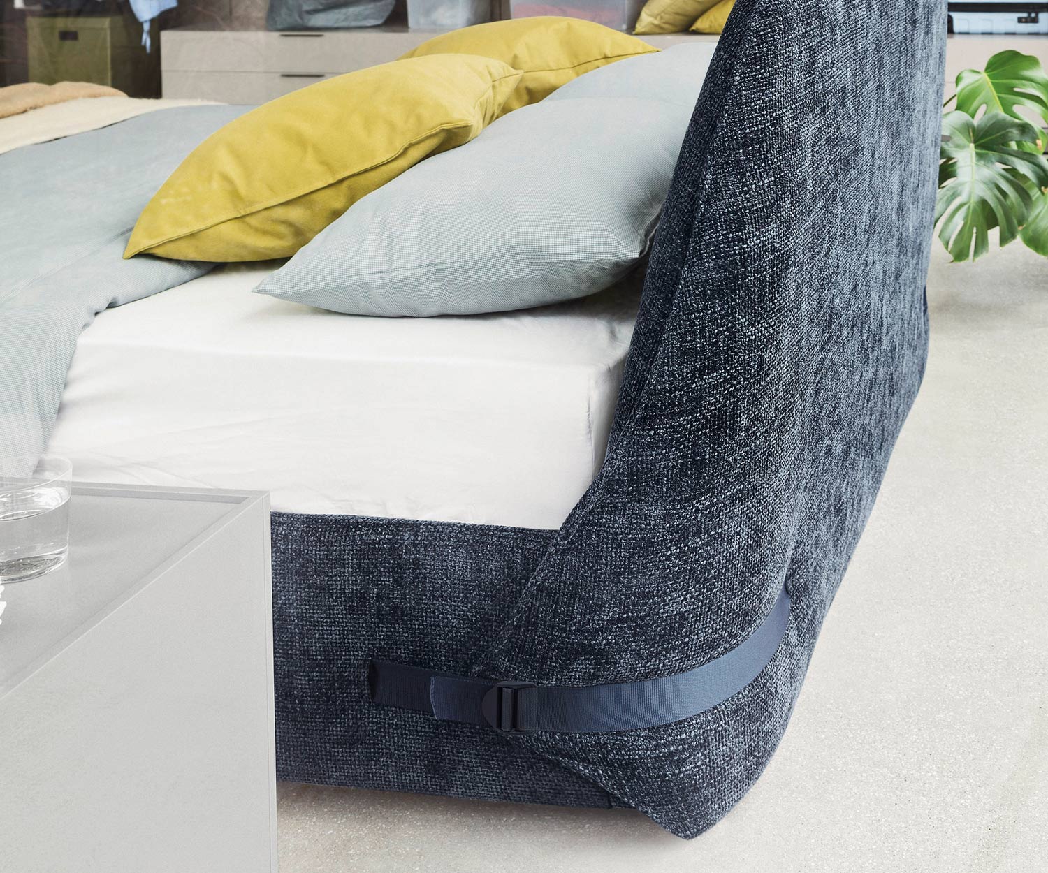 Chambre à coucher Lit rembourré Tape de Novamobili avec revêtement en tissu gris clair Chambre à coucher Lit rembourré Tape de Novamobili avec revêtement en tissu gris clair
