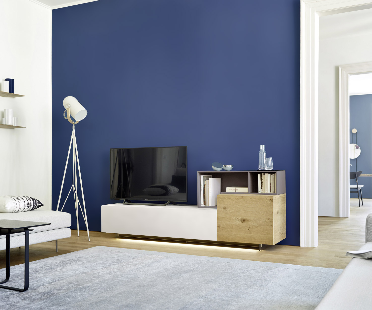 Meuble TV mural mini pour petits appartements avec éclairage indirect