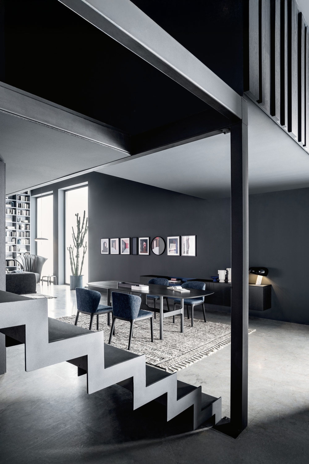 ensemble de table à manger moderne devant un buffet mural au design harmonisé