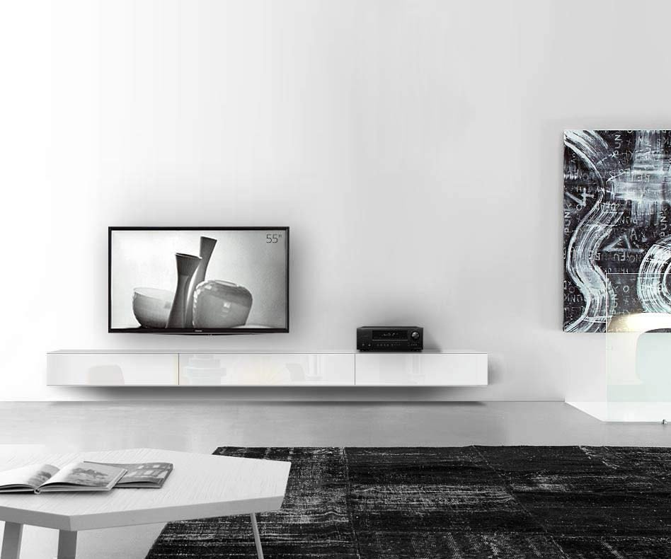 Le configurateur de meuble TV bas Livitalia Box laqué brillant ne doit pas être traité avec du nettoyant pour vitres