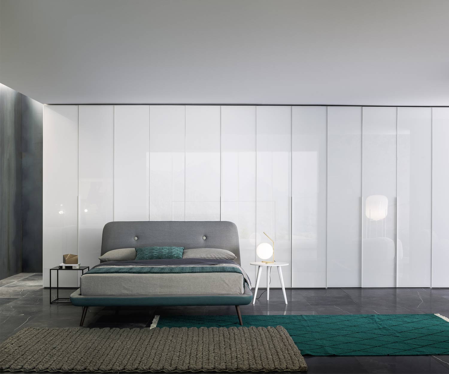 Novamobili Armoire design Crystal de haute qualité avec portes battantes Novamobili Armoire design Crystal de haute qualité avec portes battantes