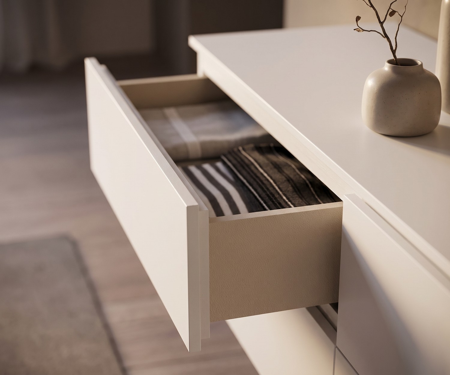 Commode suspendue Novamobili Easy Commode suspendue Novamobili Easy avec tiroir ouvert, design minimaliste beige pour la chambre.