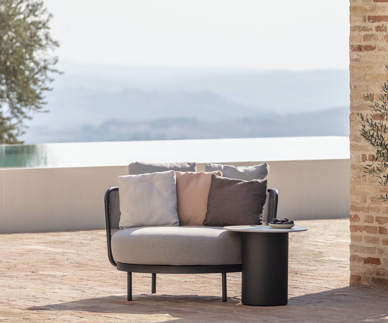 Todus Table de jardin Branta avec fauteuil de loisirs Baza Round Lounge Todus Table de jardin Branta avec fauteuil de loisirs Baza Round Lounge
