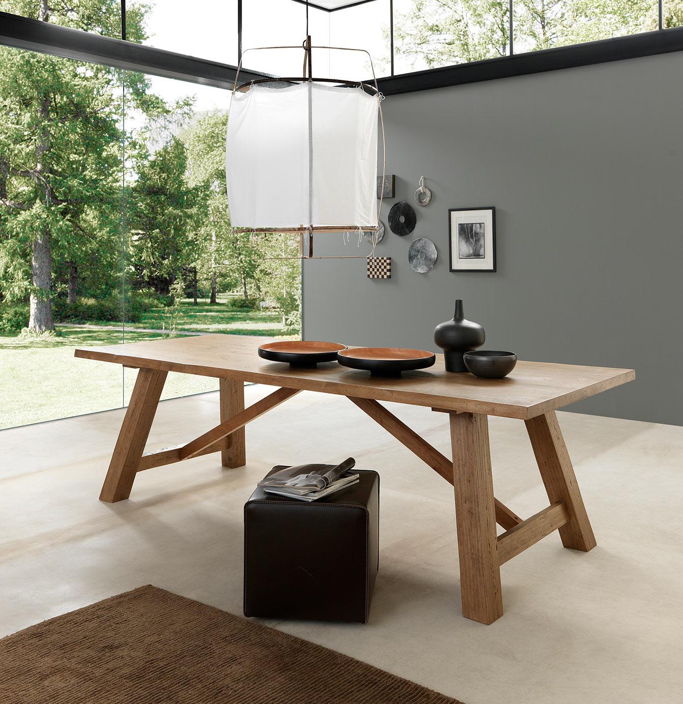 Table design en bois massif