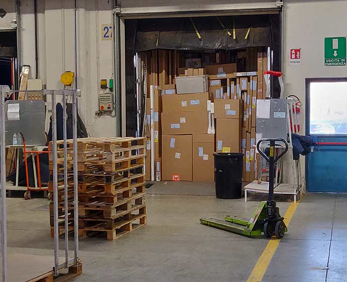 Chargement de meubles en Italie