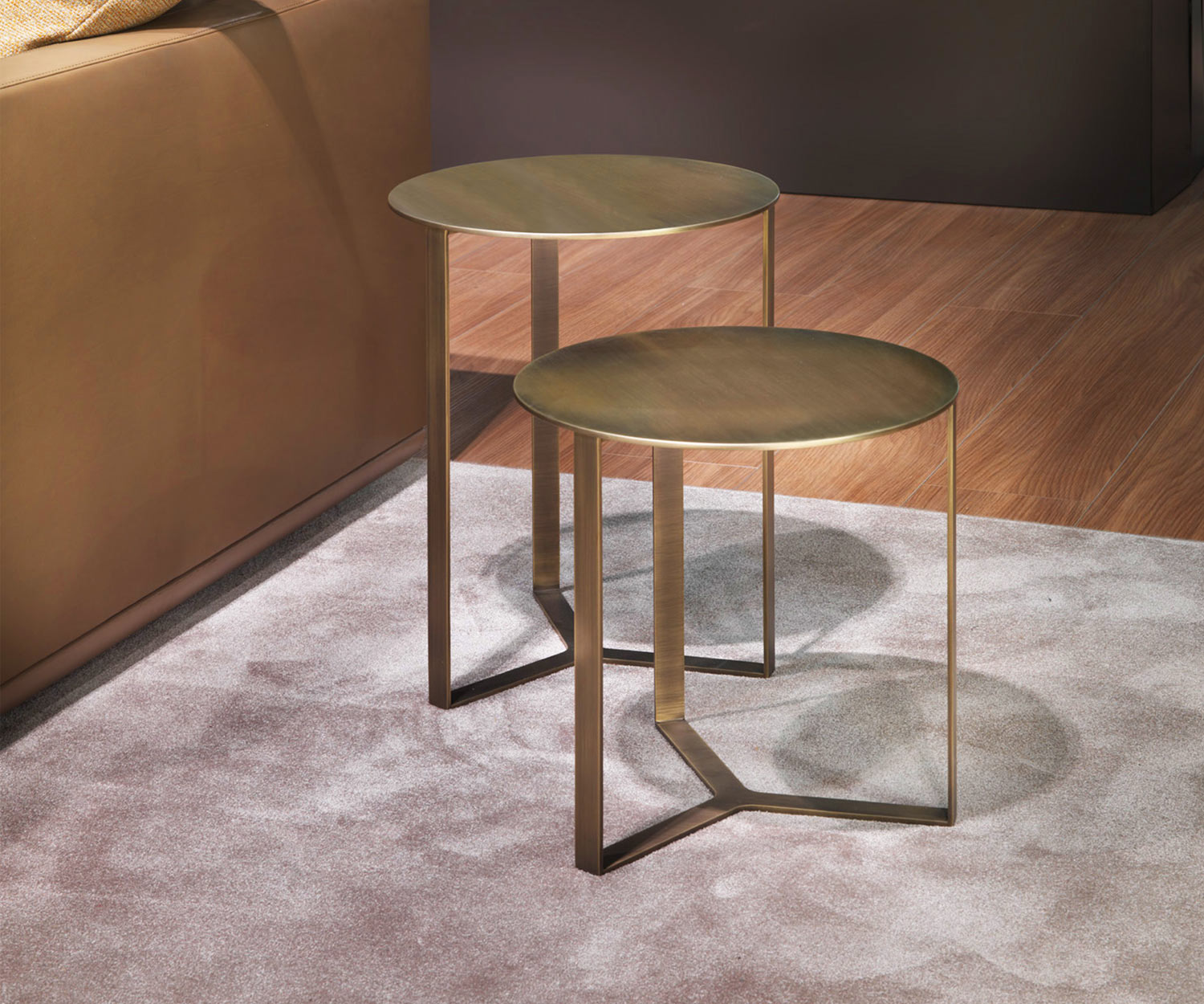 Table d'appoint moderne Marelli Clip laiton brossé Table d'appoint moderne Marelli Clip laiton brossé