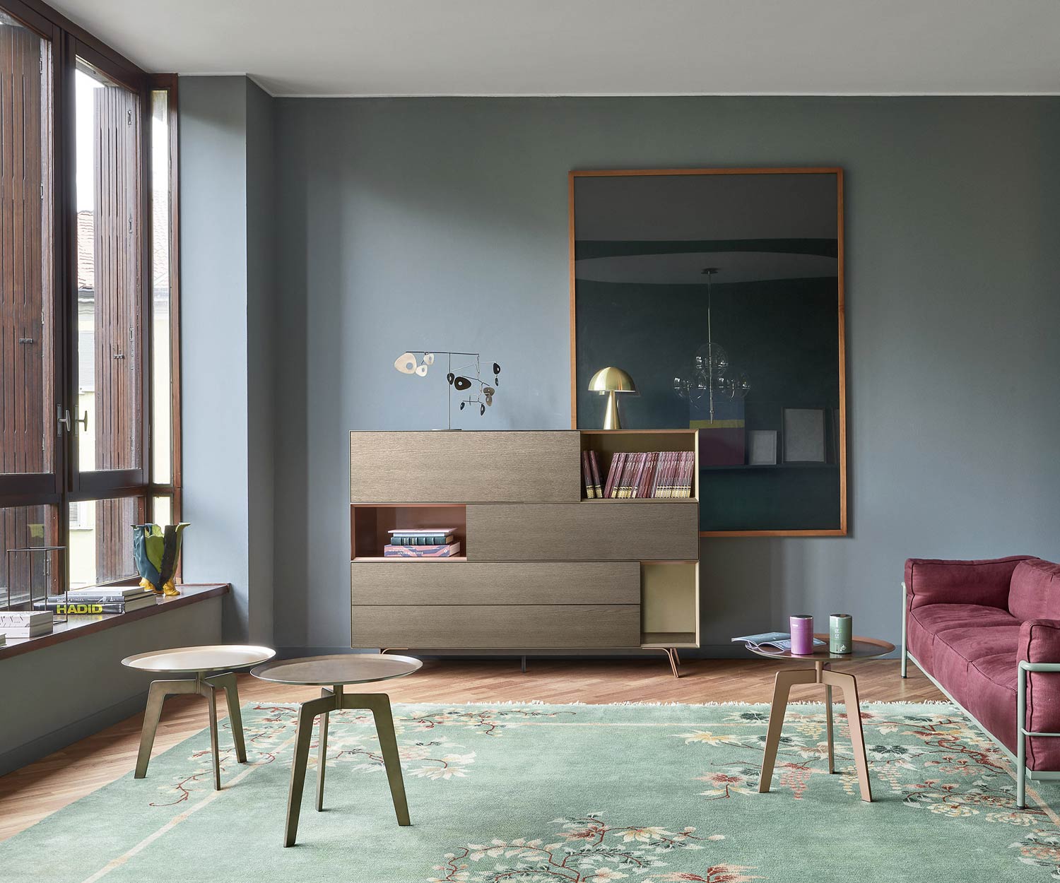 Table d'appoint design moderne Livitalia Lotus dans le salon Table d'appoint design moderne Livitalia Lotus dans le salon