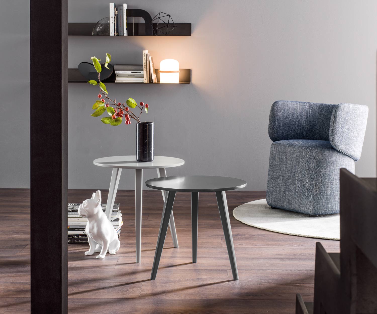 Table d'appoint à trois pieds Trio de Novamobili en noir mat laqué salon