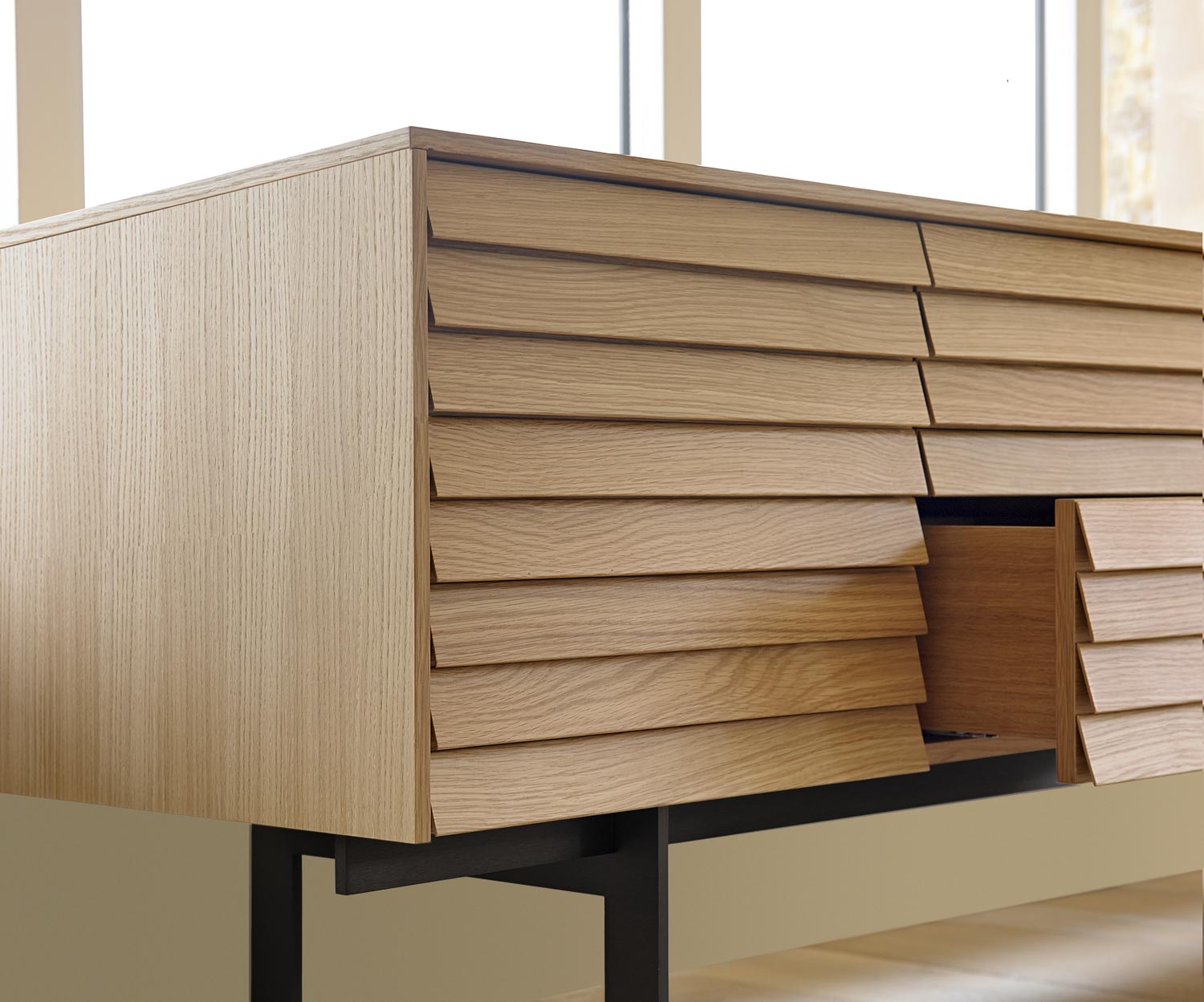 Punt Sussex Designer Sideboard chêne lamellé façade avec tiroir étendu Punt Sussex Designer Sideboard chêne lamellé façade avec tiroir étendu