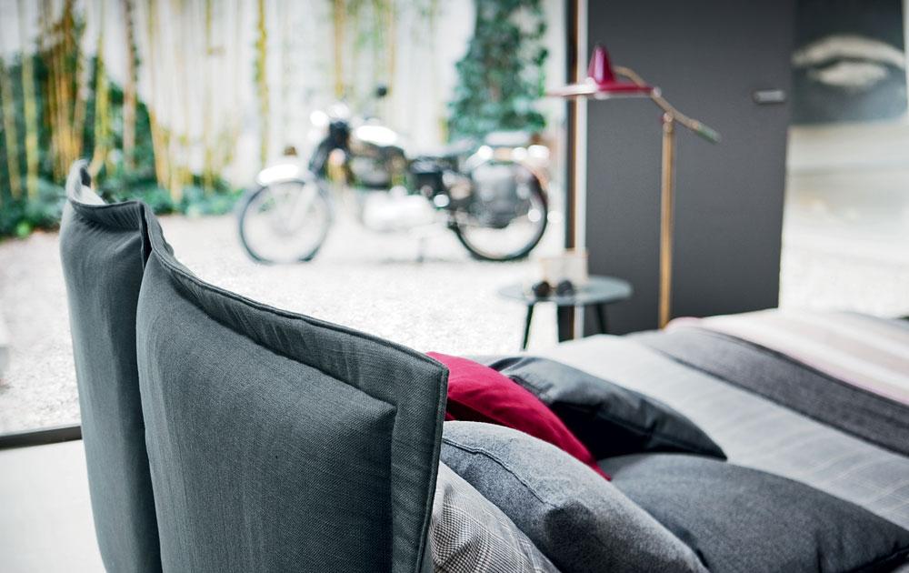 t&ecirc;te de lit rembourr&eacute;e douce avec rev&ecirc;tement de haute qualit&eacute;