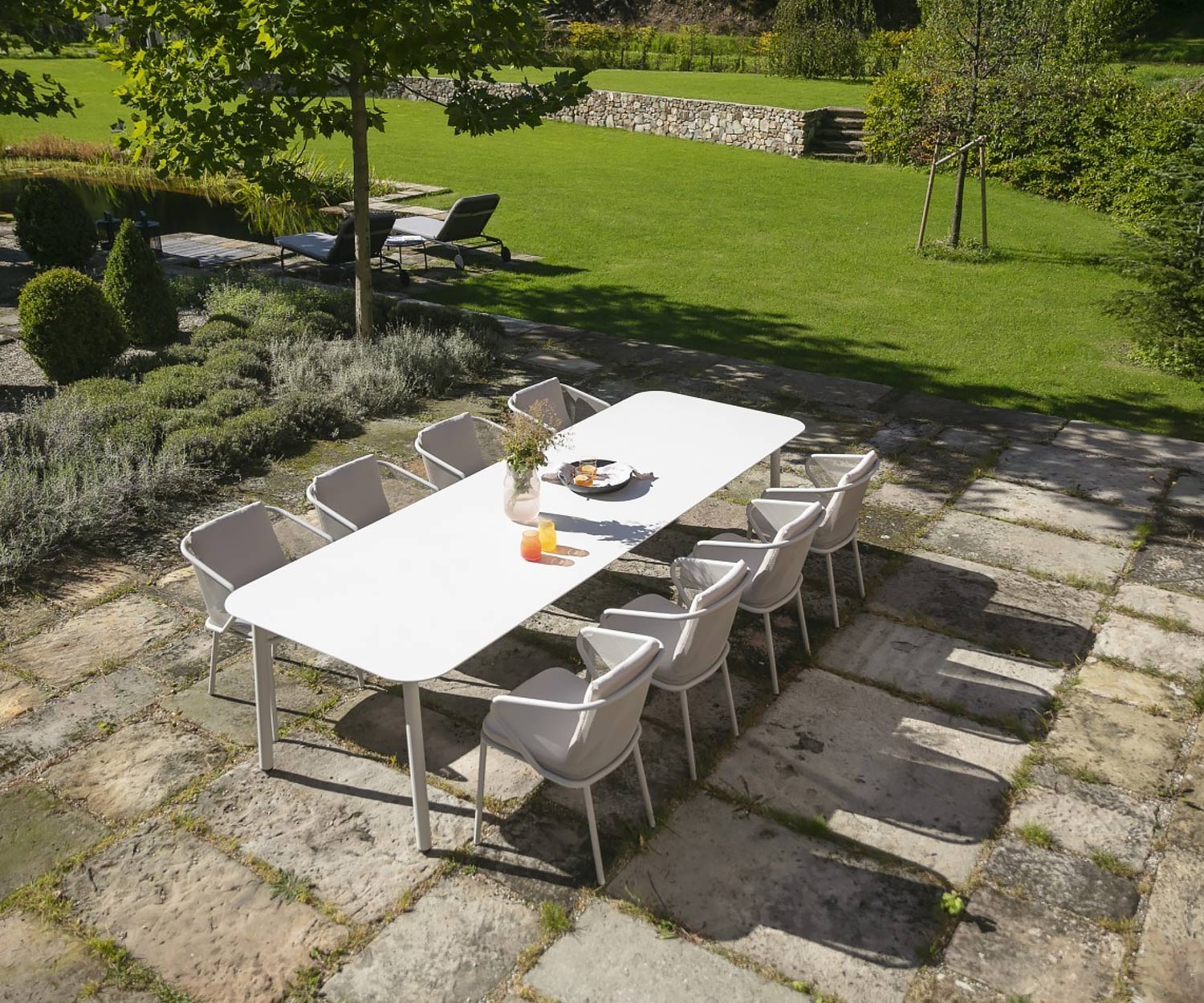Chaise à accoudoirs design de haute qualité Todus Condor avec revêtement rembourré blanc