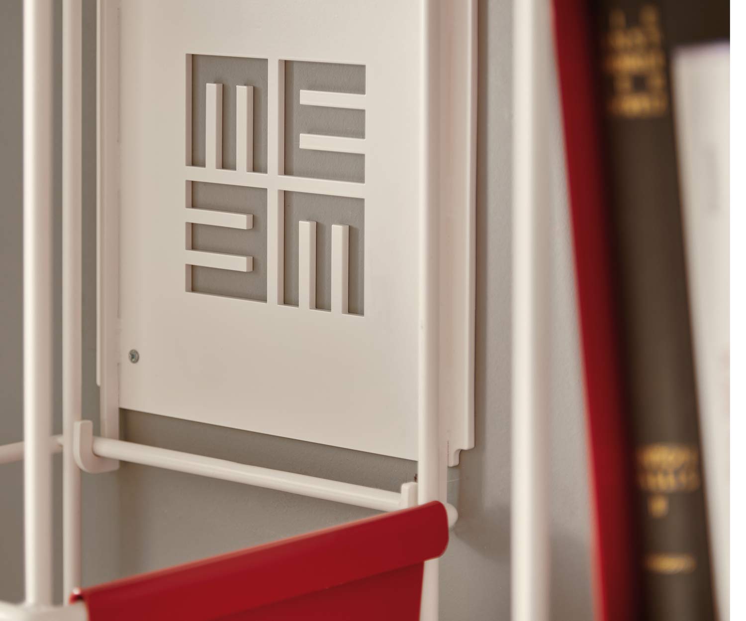 MEME DESIGN Libro bibliothèque murale verticale avec logo MEME MEME DESIGN Libro bibliothèque murale verticale avec logo MEME