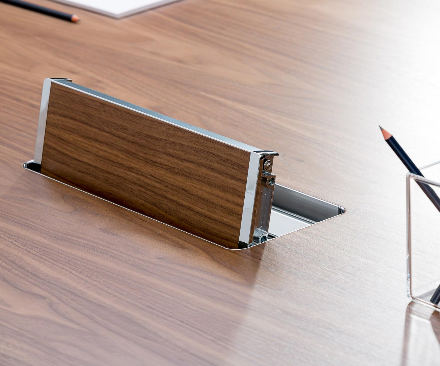 Exclusif ICF Unitable Manager Aluminium Table de travail design en noyer Exclusif ICF Unitable Manager Aluminium Table de travail design en noyer
