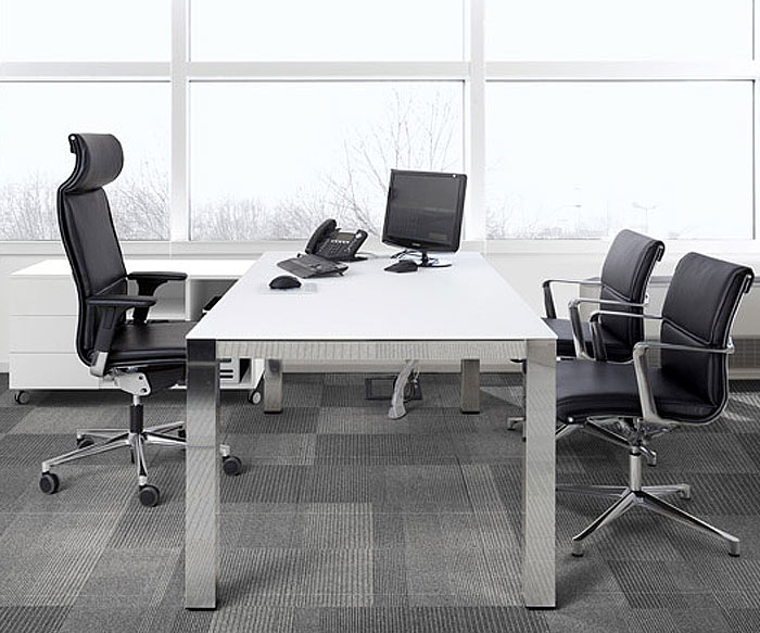 ICF P80 Manager Chrome Table en aluminium avec plateau HPL ICF P80 Manager Chrome Table en aluminium avec plateau HPL