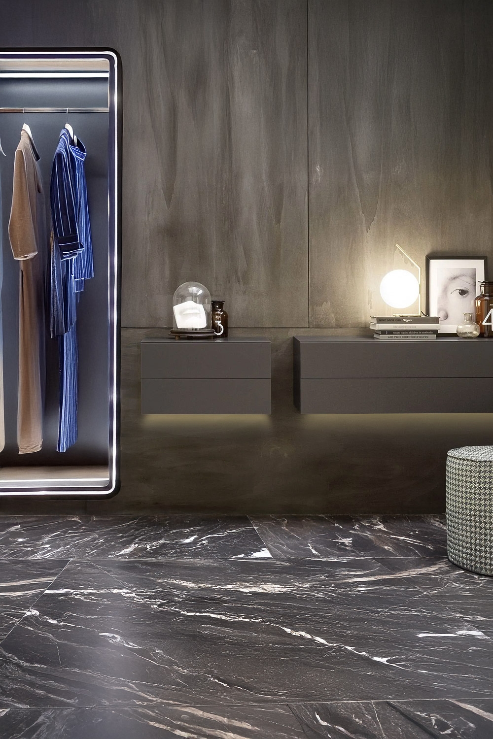 aménagement-futuriste-avec-armoire-suspendue-et-commodes-sans-poignée