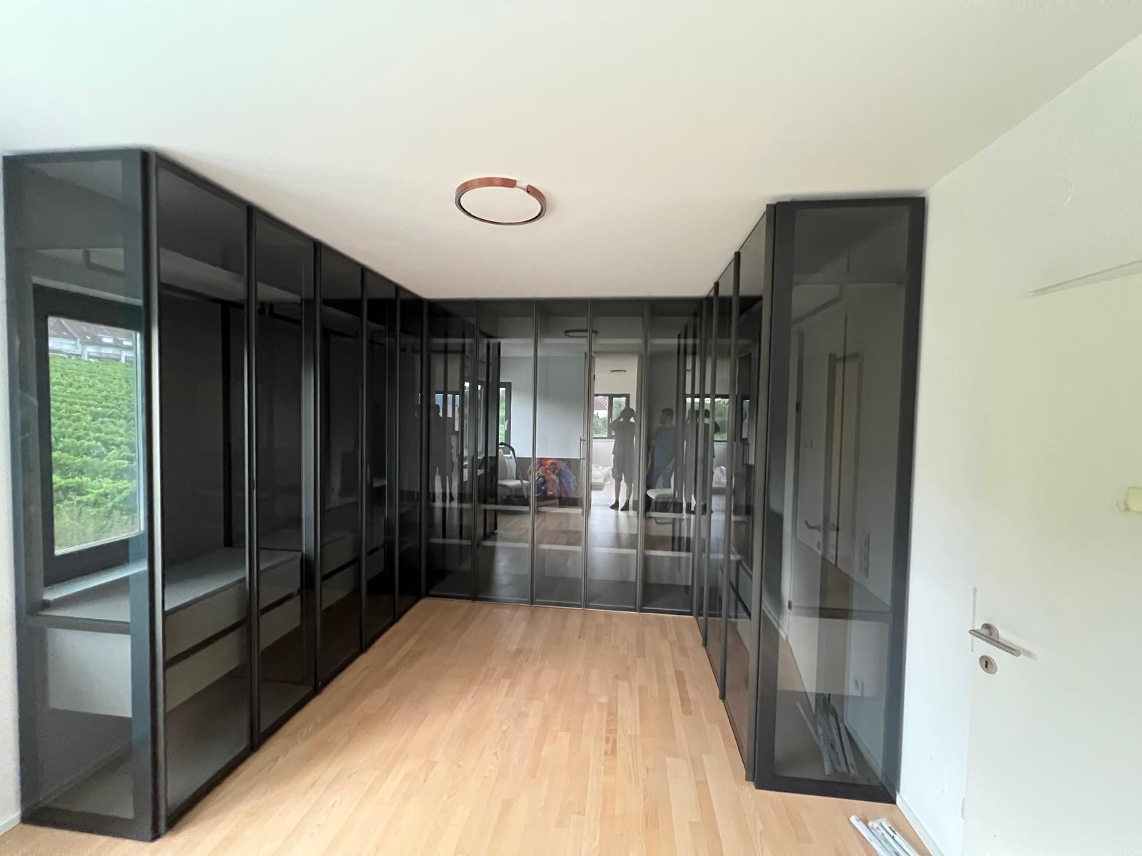 Novamobili Eckkleiderschrank Perry Ankleidezimmer mit LED Sever (2) Novamobili Eckkleiderschrank Perry Ankleidezimmer mit LED Sever (2)