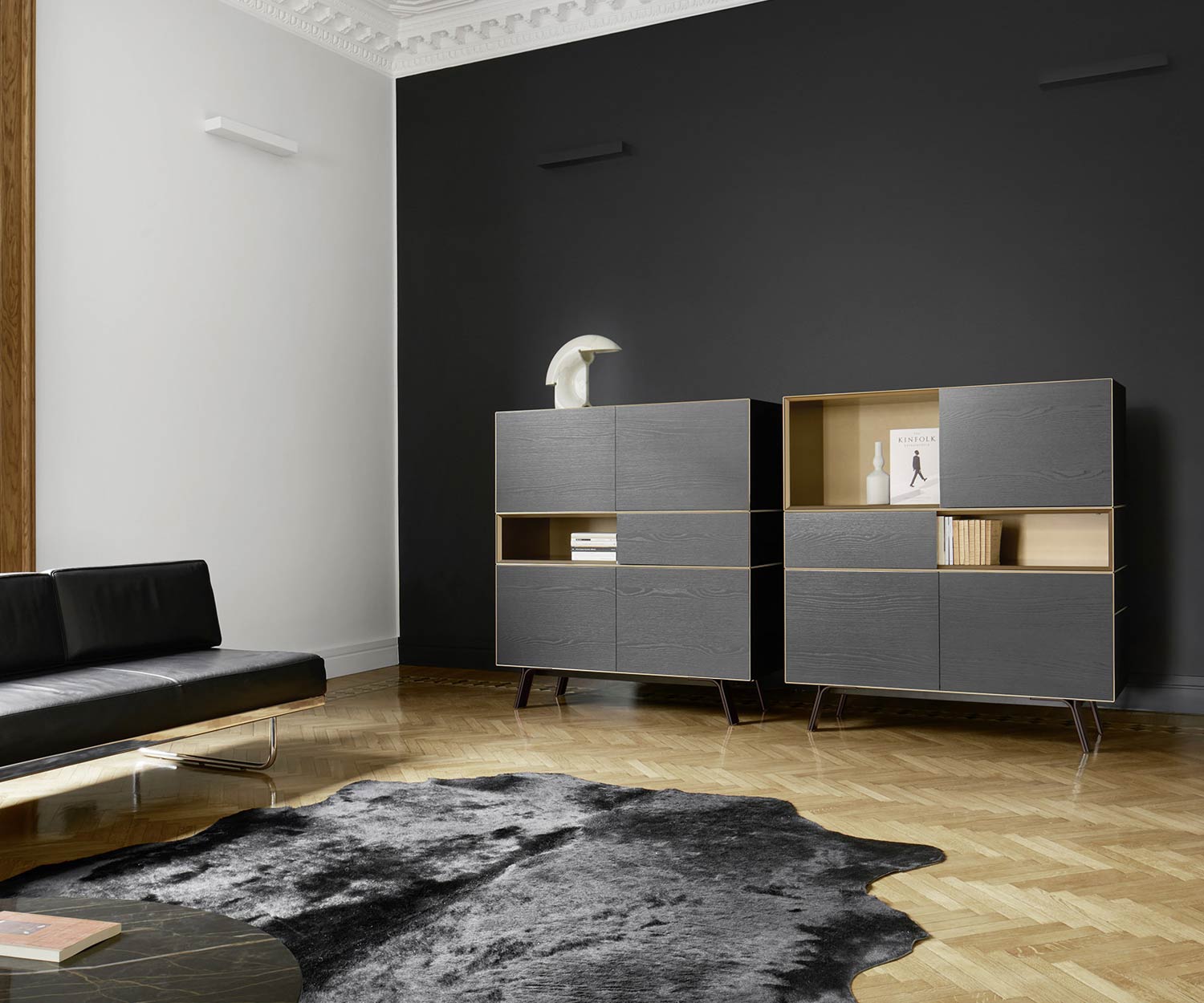 Salle de séjour avec Livitalia Highboard Minimal sur pieds étroits Salle de séjour avec Livitalia Highboard Minimal sur pieds étroits