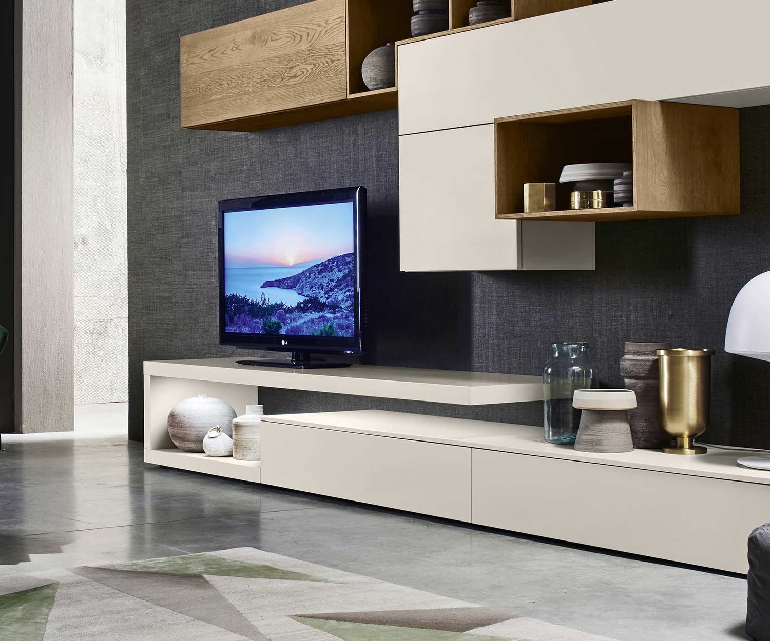 Design moderne Livitalia TV Wandboard comme surface de pose pour un téléviseur Design moderne Livitalia TV Wandboard comme surface de pose pour un téléviseur