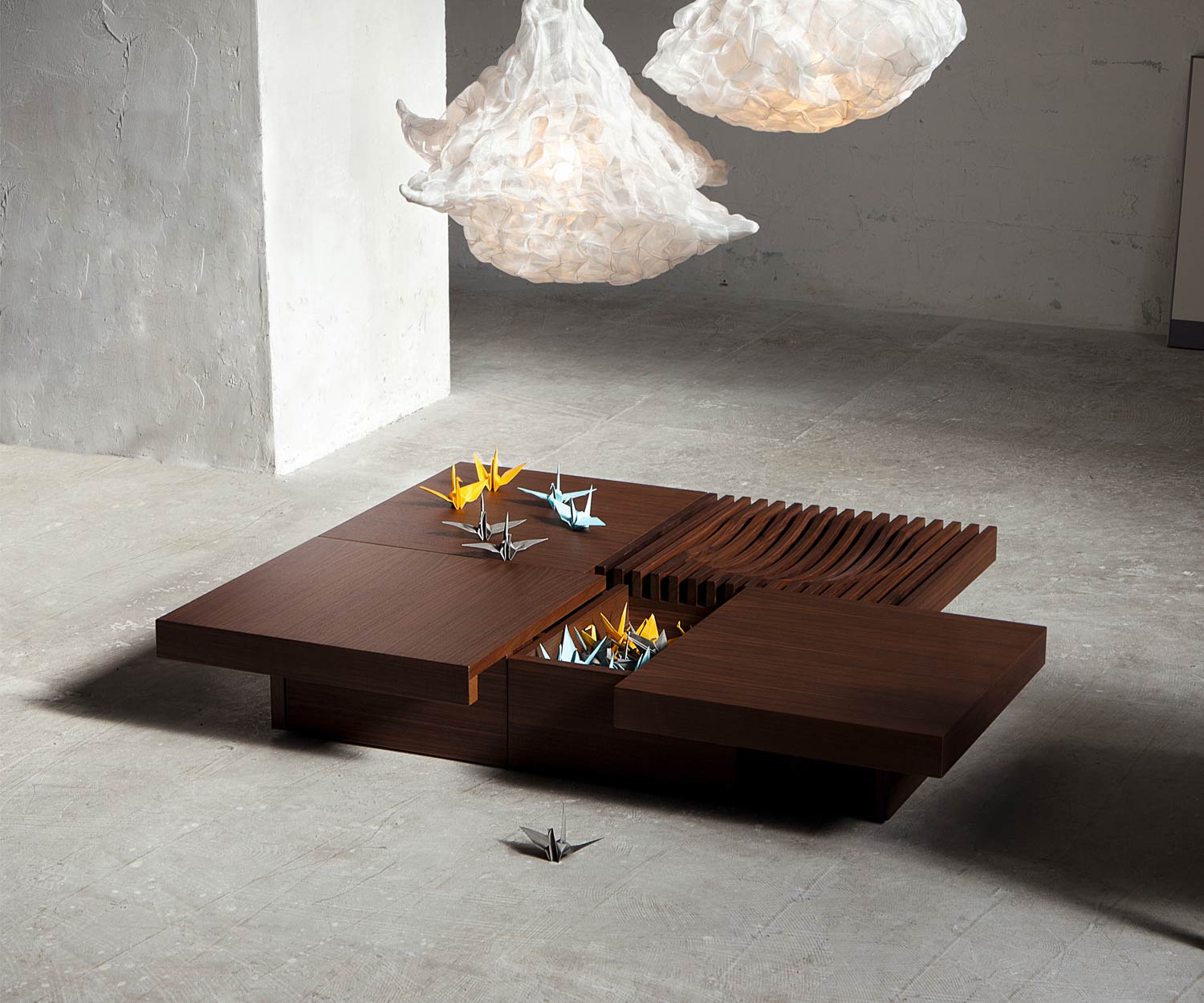 Table basse design exclusive Conde House Barringer avec compartiment ouvert caché