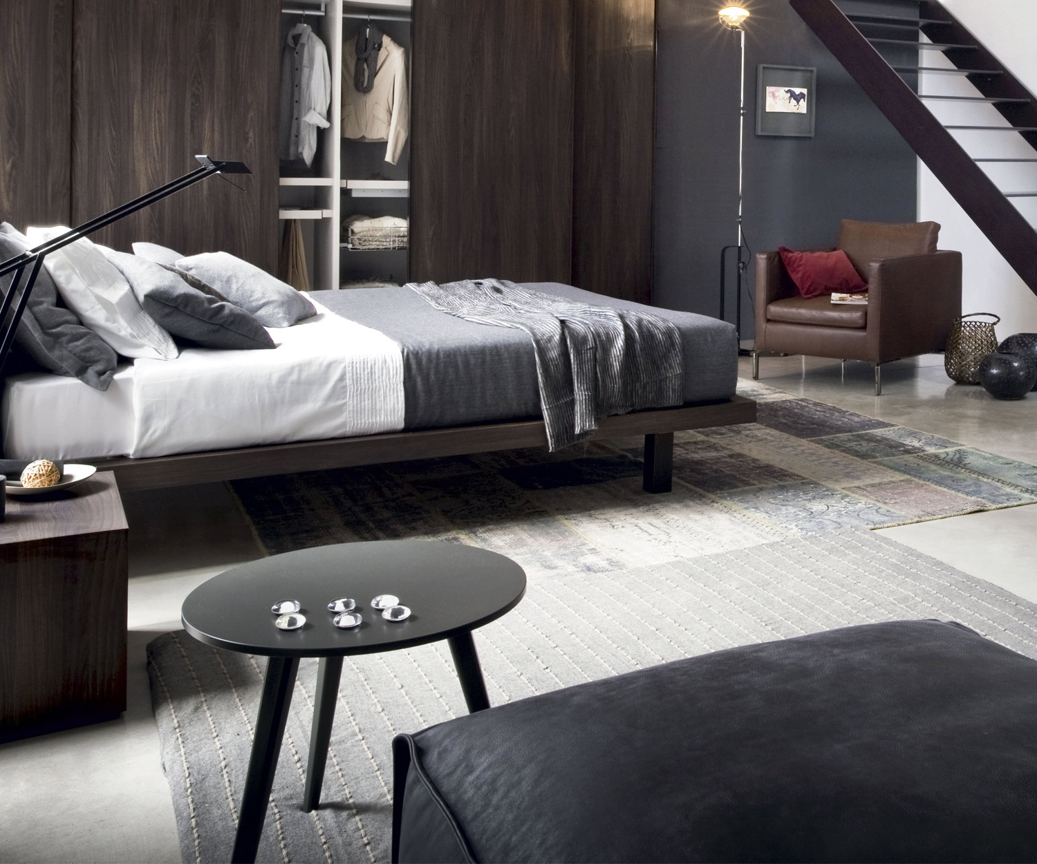 Novamobili Table d'appoint Trio dans la chambre à coucher comme possibilité de rangement