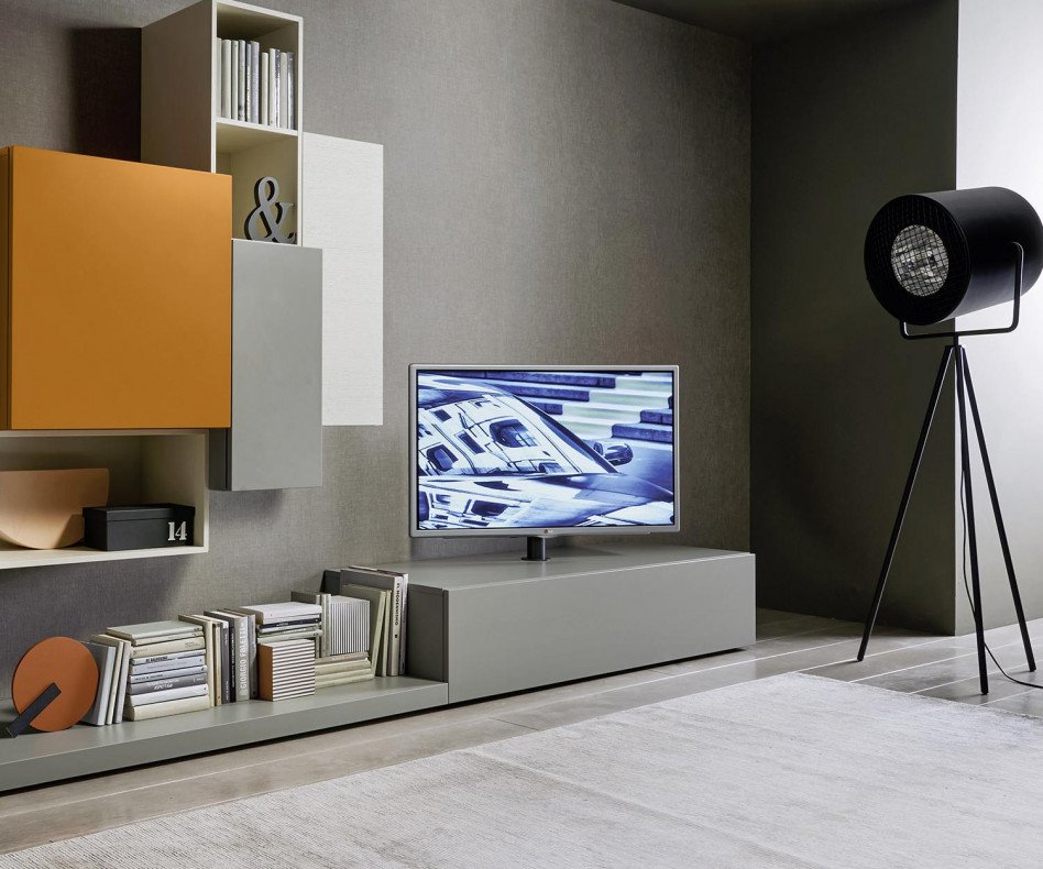 L'image montre le configurateur Livitalia Lowboard VESA avec support TV pivotant