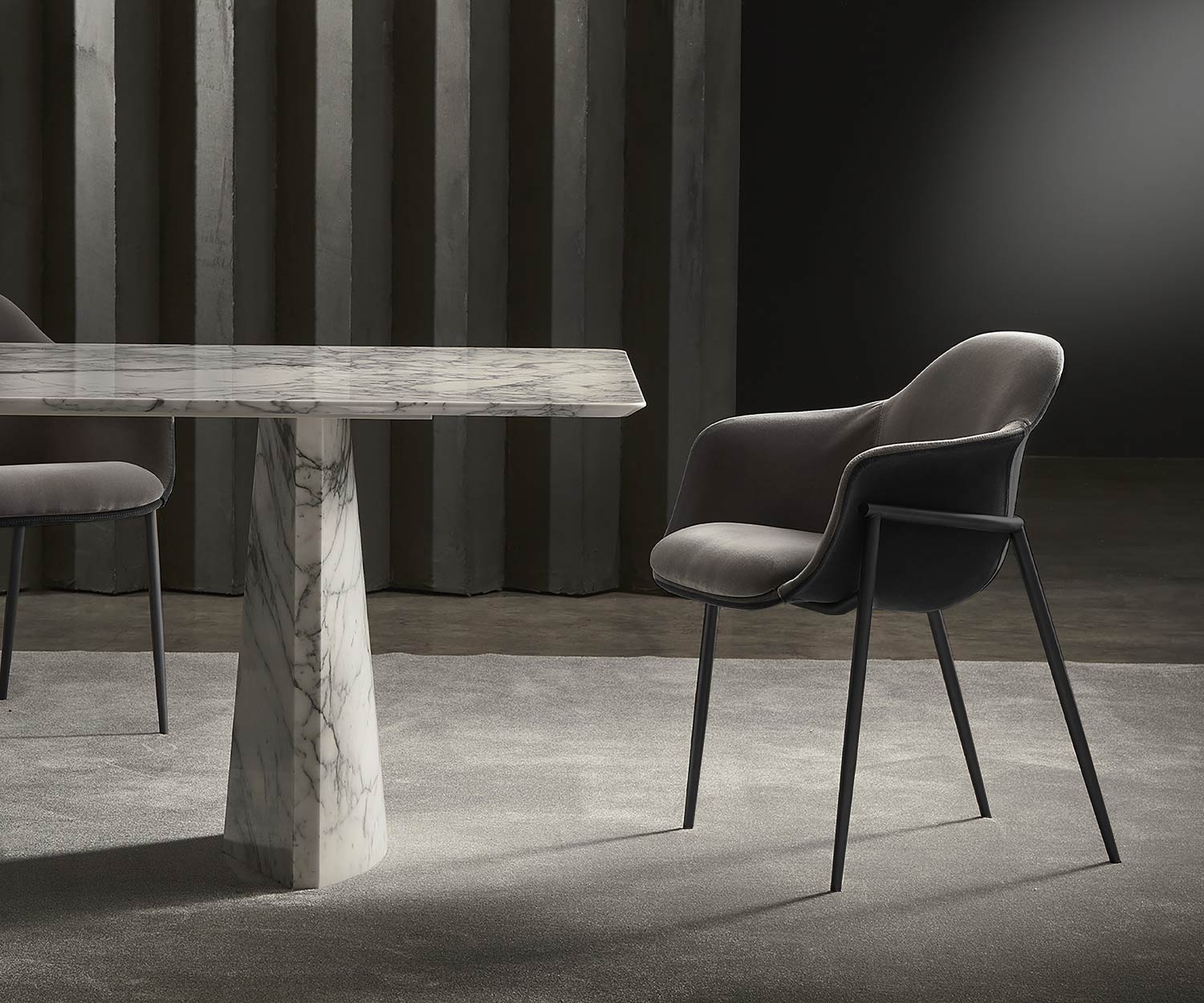 Exclusif Marelli Chia Design chaise à accoudoirs structure noire