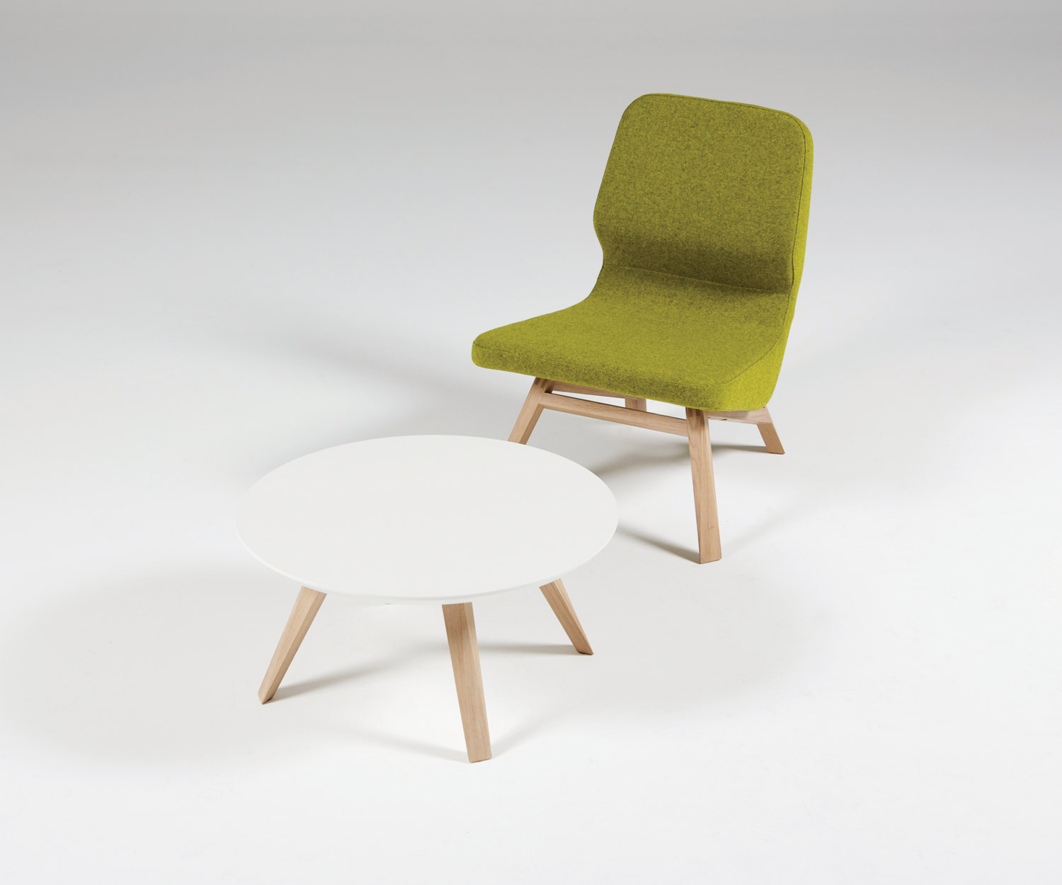 Prostoria Table d'appoint design de haute qualité Oblique en blanc Prostoria Table d'appoint design de haute qualité Oblique en blanc