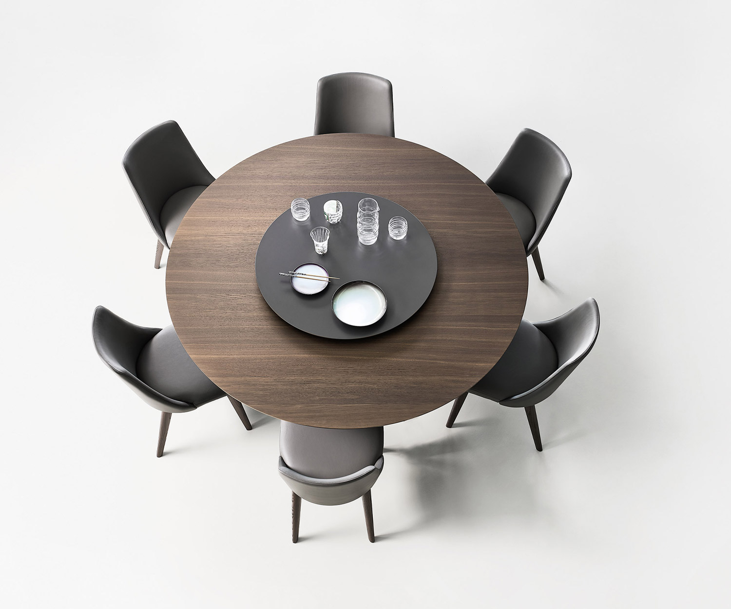 La table à manger ronde Iron de Livitalia est dotée d'un plateau tournant pratique