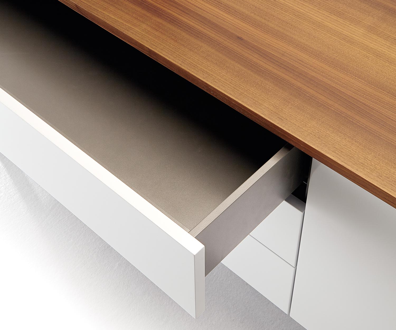 Moderne Punt Design Sideboard Tactile noyer détail tiroir Moderne Punt Design Sideboard Tactile noyer détail tiroir