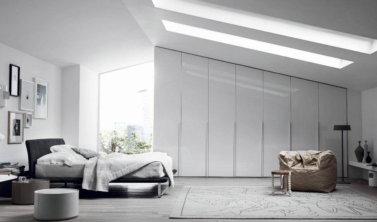 Armoire pour mansarde sous le toit