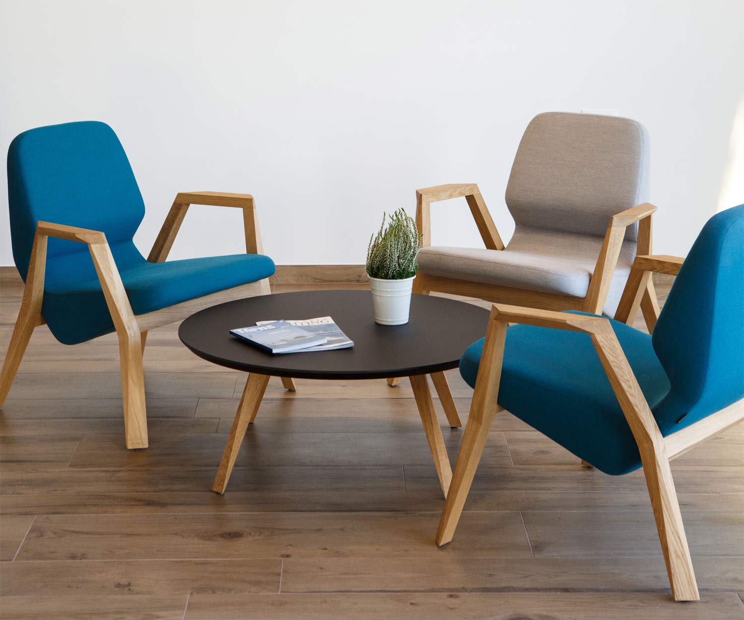 Prostoria Fauteuil Oblique installé dans une salle d'attente