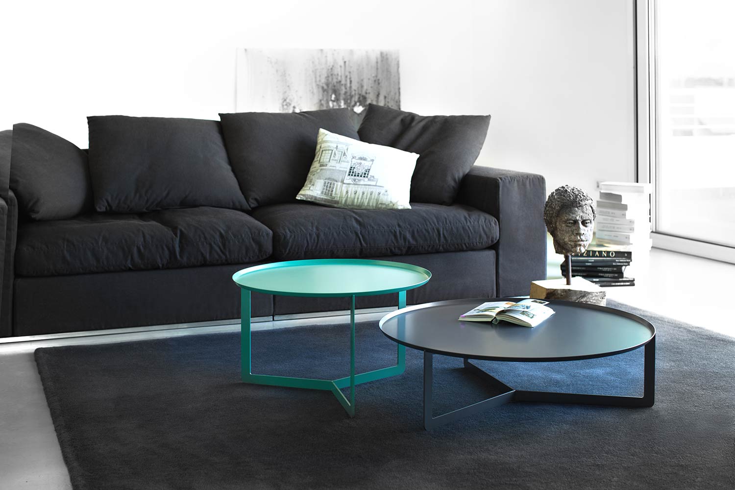 Table basse en m&eacute;tal Round MEME Design