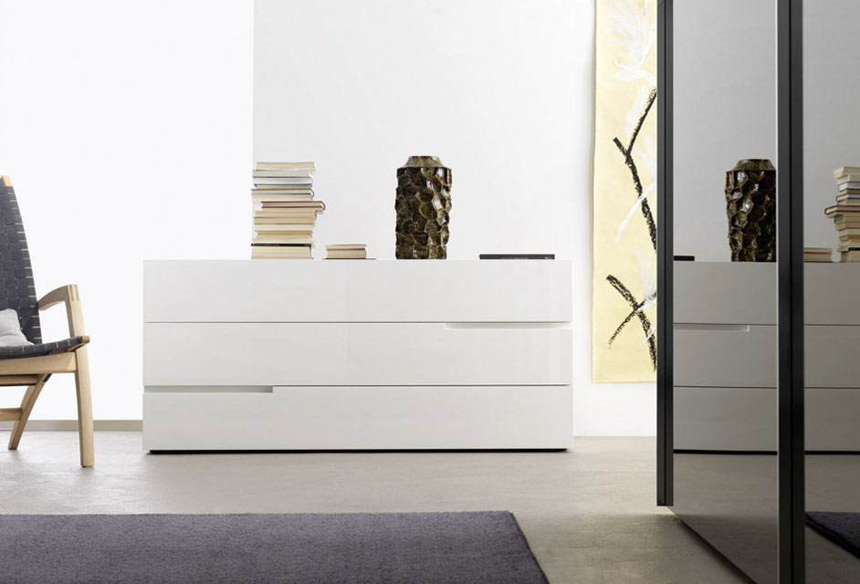 Commode Tacca aux proportions harmonieuses.