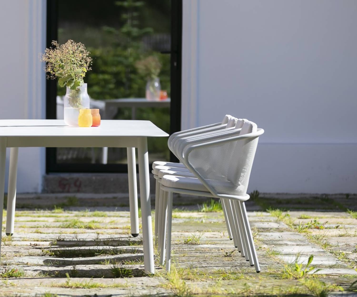 Moderne Todus Condor Design Chaise à accoudoirs vue de côté à la table à manger Condor Moderne Todus Condor Design Chaise à accoudoirs vue de côté à la table à manger Condor